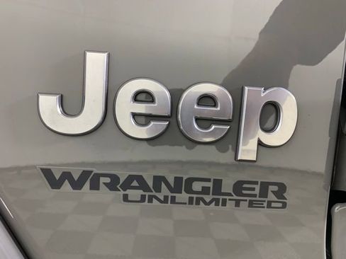 Used 2021 Jeep Wrangler Unlimited Sahara AWD/4WD image 36