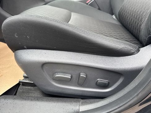 Used 2018 Nissan Rogue SV AWD/4WD image 11