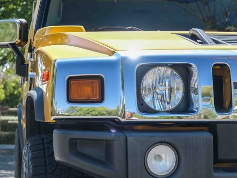 Used 2004 HUMMER H2 w/ Chrome Appearance Package image 13