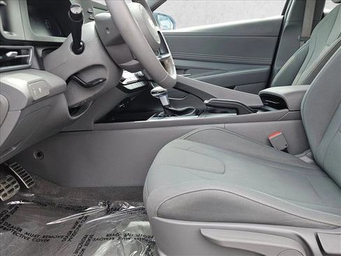 Used 2025 Hyundai Elantra Sport FWD image 21