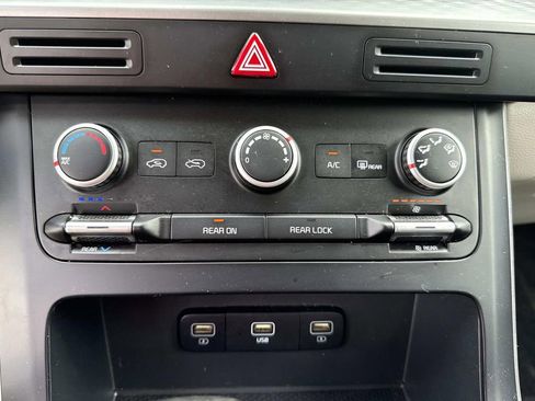 Used 2023 Kia Carnival LX FWD image 28