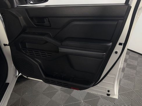 Used 2025 Toyota Tacoma SR5 image 33