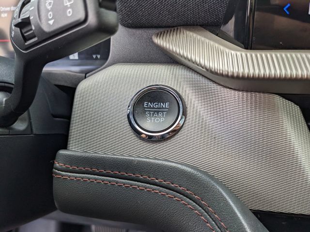 Used 2025 Ford Explorer Active RWD image 28