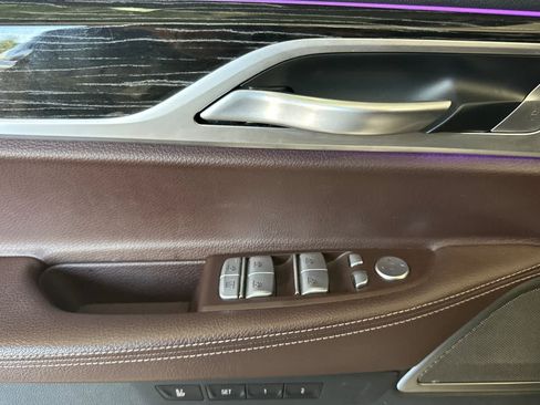 Used 2022 BMW 740i w/ M Sport Package RWD image 15