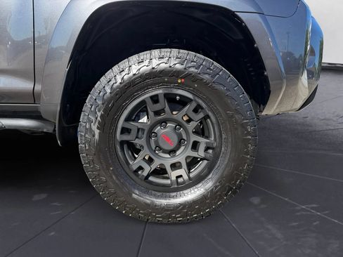 Used 2018 Toyota 4Runner TRD Off-Road Premium AWD/4WD image 31