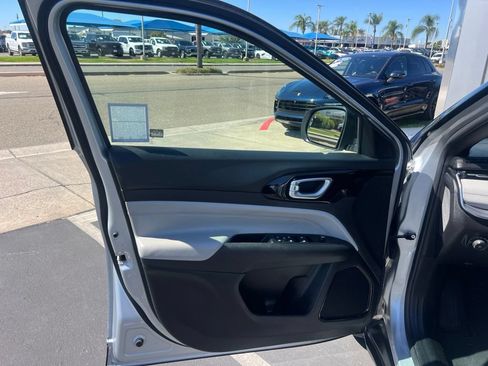 Used 2025 Jeep Compass Limited AWD/4WD image 27