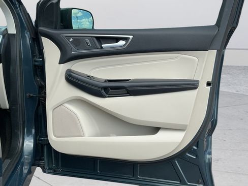 Used 2019 Ford Edge Titanium FWD image 23