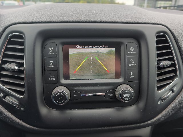 Used 2018 Jeep Compass Latitude w/ Cold Weather Group AWD/4WD image 5