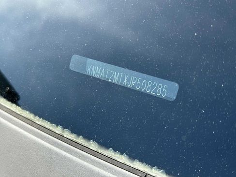 Used 2018 Nissan Rogue SV image 29