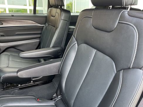 Used 2025 Jeep Grand Cherokee L Overland w/ Luxury Tech Group IV image 43