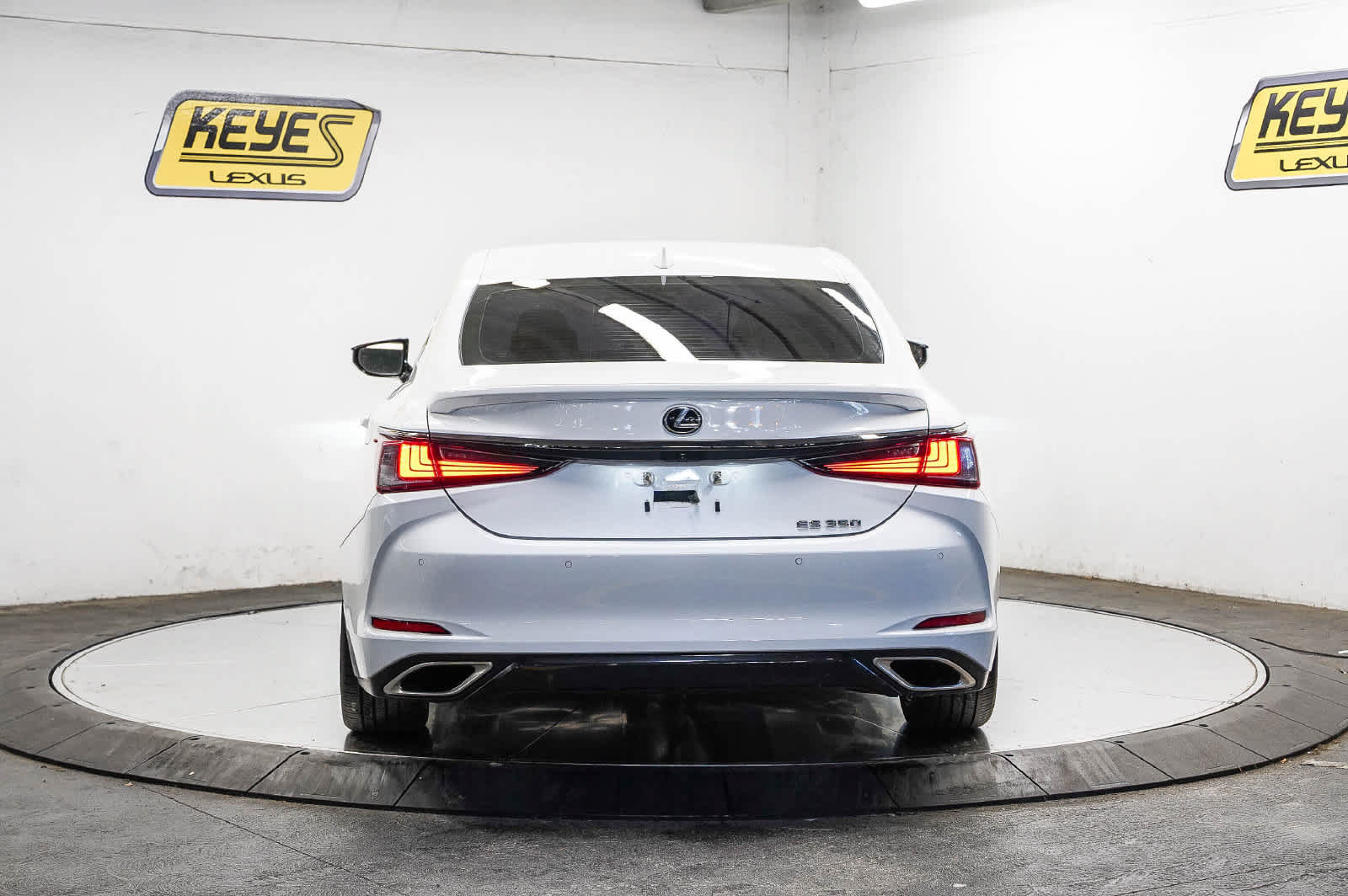 Used 2022 Lexus ES 350 F Sport w/ Accessory Package FWD image 3