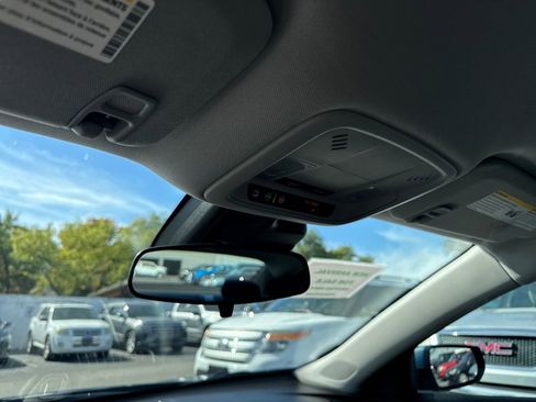 Used 2025 Chevrolet Malibu LT image 39