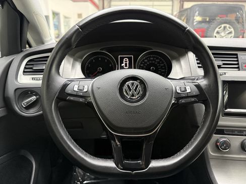 Used 2015 Volkswagen Golf 4-Door FWD image 22