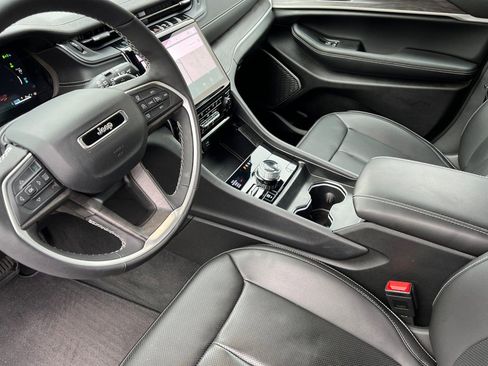 Used 2025 Jeep Grand Cherokee Limited 4xe image 11