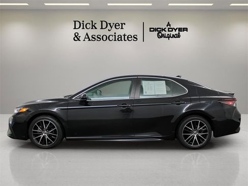 Used 2021 Toyota Camry SE image 8