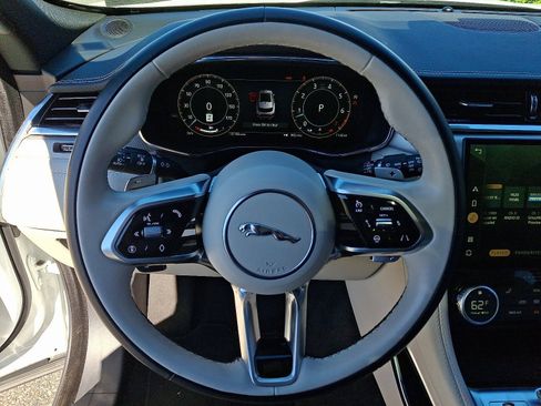 Used 2025 Jaguar F-PACE R-Dynamic S image 20