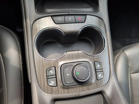 Used 2023 GMC Acadia SLT AWD/4WD image 25