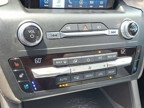 Used 2020 Ford Explorer Platinum w/ Premium Technology Package AWD/4WD image 14