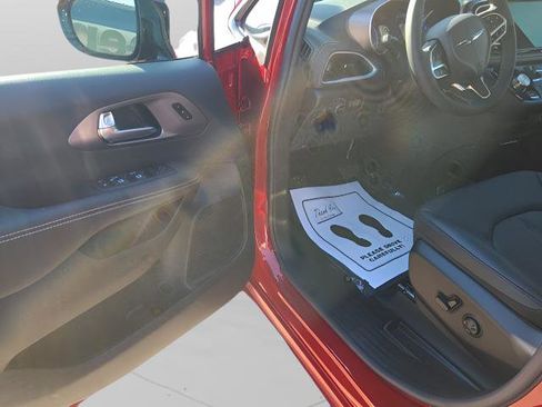 New 2026 Chrysler Pacifica Select image 6