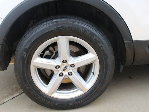 Used 2018 Ford Explorer XLT FWD image 13
