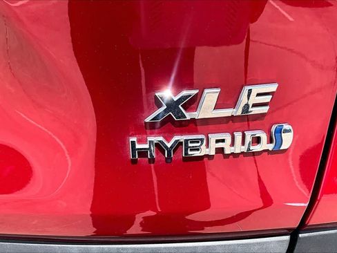 Used 2024 Toyota RAV4 XLE w/ Convenience Package AWD/4WD image 10