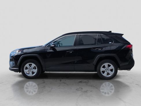 Used 2019 Toyota RAV4 XLE AWD/4WD image 3