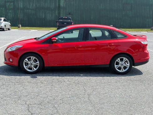 Used 2014 Ford Focus SE FWD image 4