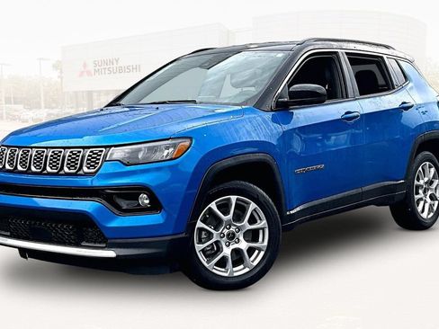 Used 2025 Jeep Compass Limited AWD/4WD image 1