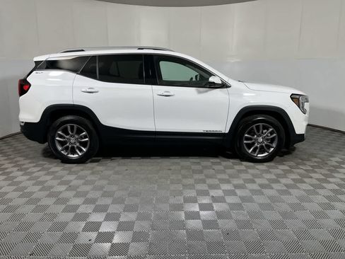 Used 2023 GMC Terrain SLT w/ Tech Package AWD/4WD image 9