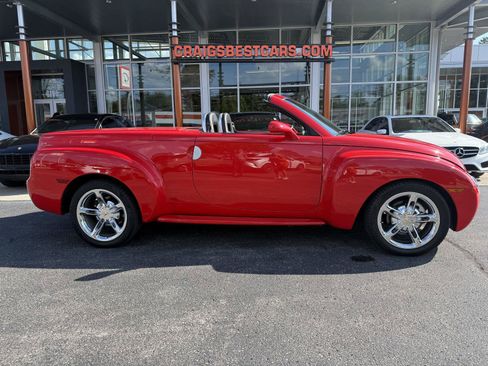 Used 2004 Chevrolet SSR w/ Preferred Equipment Group RWD image 1