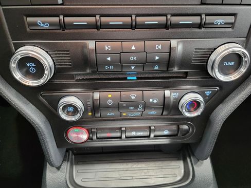 Used 2018 Ford Mustang Coupe RWD image 17
