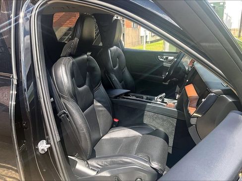 Certified 2024 Volvo XC60 B5 Ultimate w/ Protection Package Premier AWD/4WD image 8