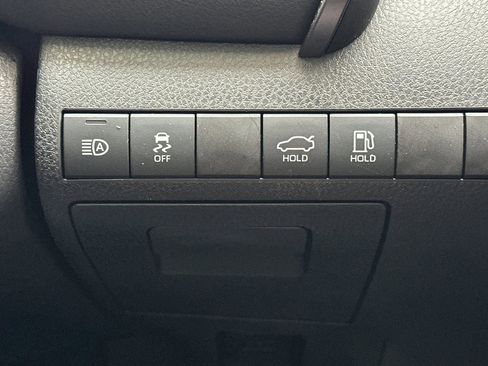 Used 2019 Toyota Camry LE image 30