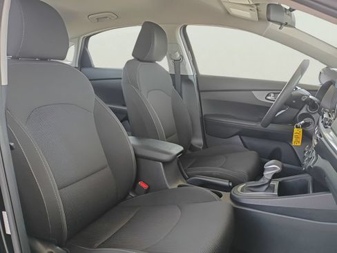 Used 2021 Kia Forte LXS FWD image 21
