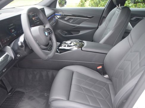 Used 2025 BMW 530i xDrive 530i xDrive (MSRP $65,150) image 11