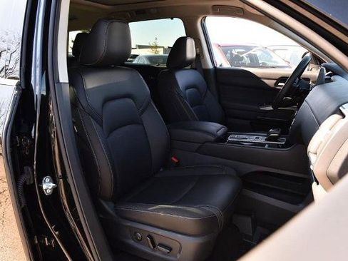 Certified 2025 Nissan Pathfinder SL w/ SL Premium Package image 24