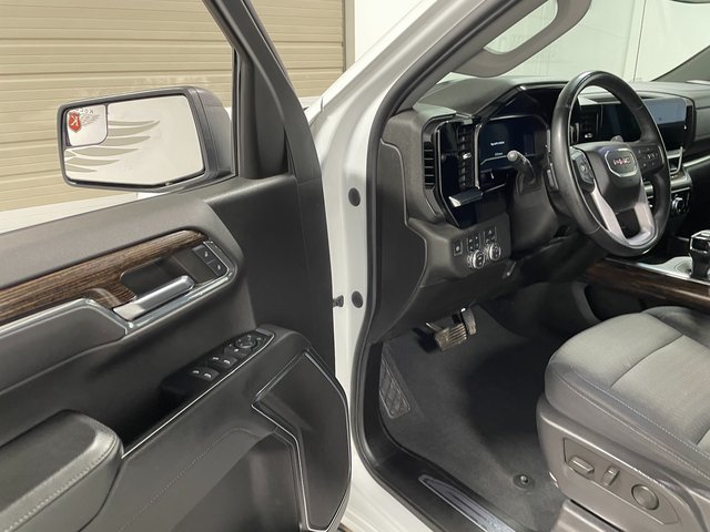 Used 2023 GMC Sierra 1500 Elevation w/ LPO, Elevation Black Package AWD/4WD image 10