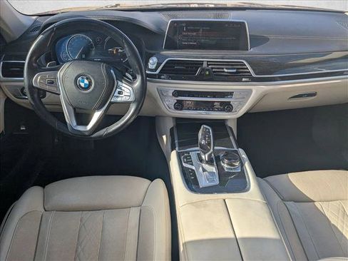 Used 2017 BMW 750i xDrive AWD/4WD image 17