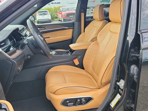 Certified 2023 Jeep Grand Cherokee Summit AWD/4WD image 9