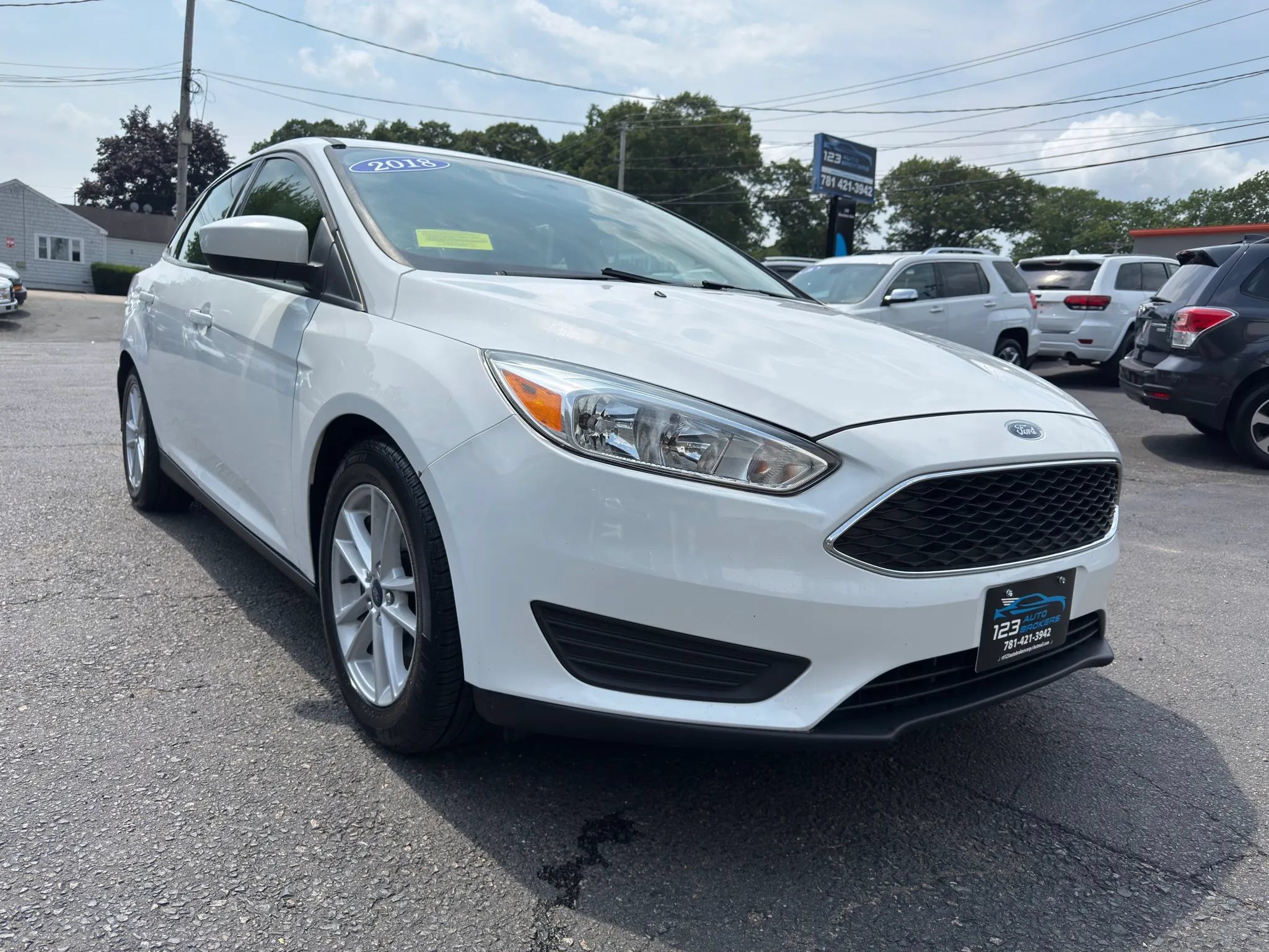 Used 2018 Ford Focus SE FWD image 1