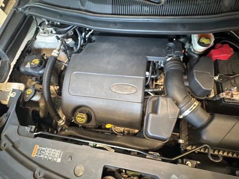 Used 2017 Ford Explorer XLT w/ Equipment Group 202A FWD image 38