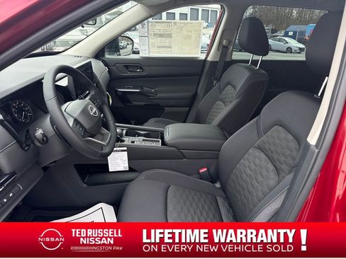 New 2026 Nissan Pathfinder SV image 9