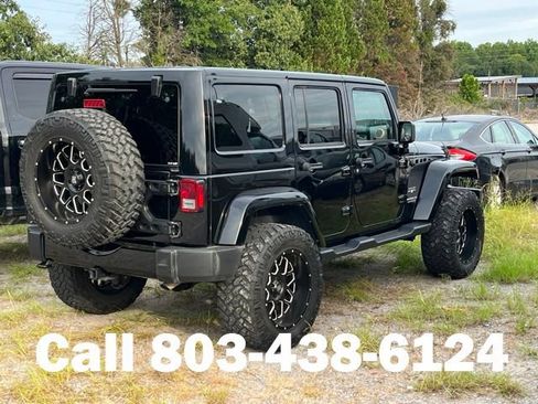 Used 2017 Jeep Wrangler Unlimited Sahara w/ Connectivity Group AWD/4WD image 2