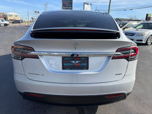 Used 2018 Tesla Model X 75D image 4