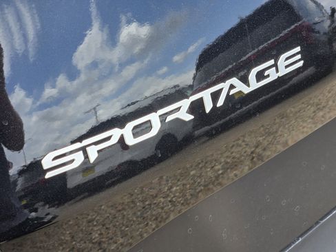 Used 2023 Kia Sportage LX AWD/4WD image 12