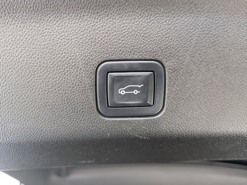 Used 2022 Chevrolet Suburban RST w/ Luxury Package RWD image 15