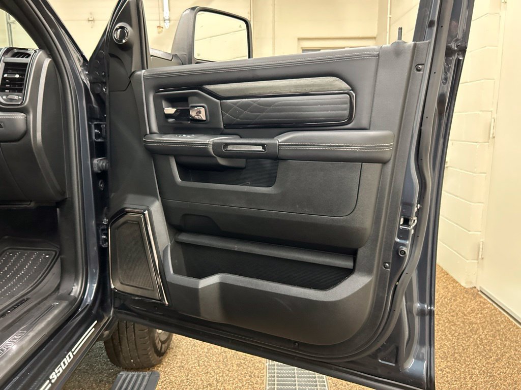Used 2025 RAM 3500 Limited AWD/4WD image 18