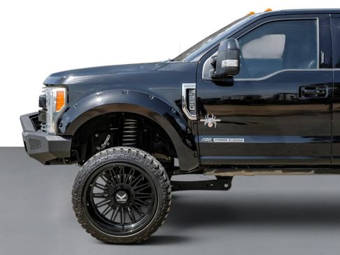 Used 2019 Ford F250 Lariat w/ Lariat Ultimate Package AWD/4WD image 10