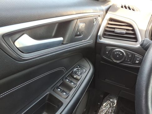 Used 2022 Ford Edge Titanium AWD/4WD image 21