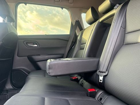 Used 2024 Nissan Rogue SV w/ SV Premium Package FWD image 36